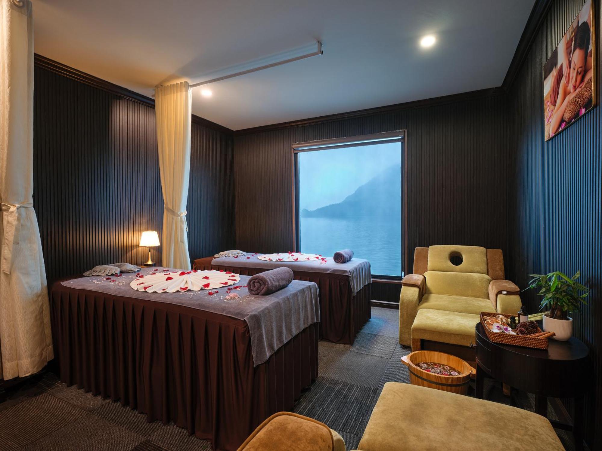 Hotel Era Premium Cruises Halong Hạ Long Exterior foto